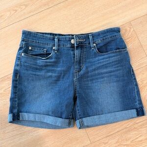 Signature Levi’s Classic Cuffed Denim Shorts